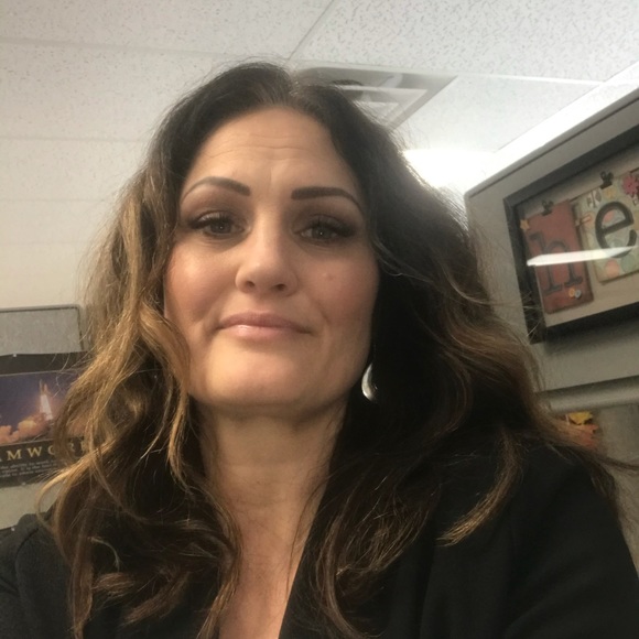 Meet your Posher, Heidi - Picture 3 of 5